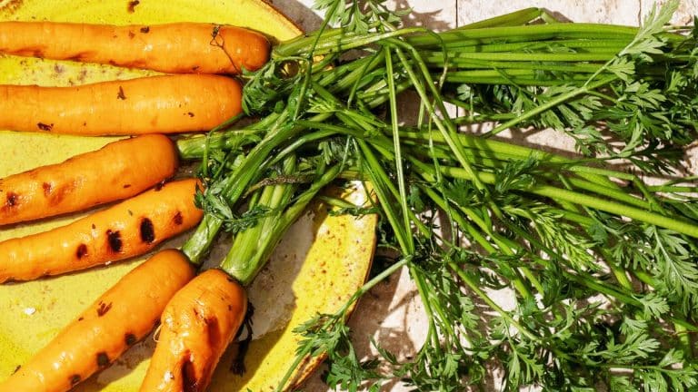 Redécouvrez les fanes de carottes avec notre recette de tempura croustillante et savoureuse