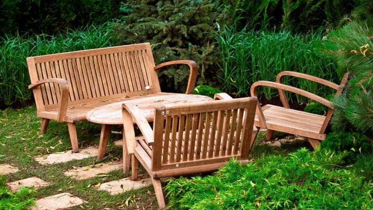 Les secrets bien gardés de grand-père pour garder votre mobilier de jardin intact tout l’automne