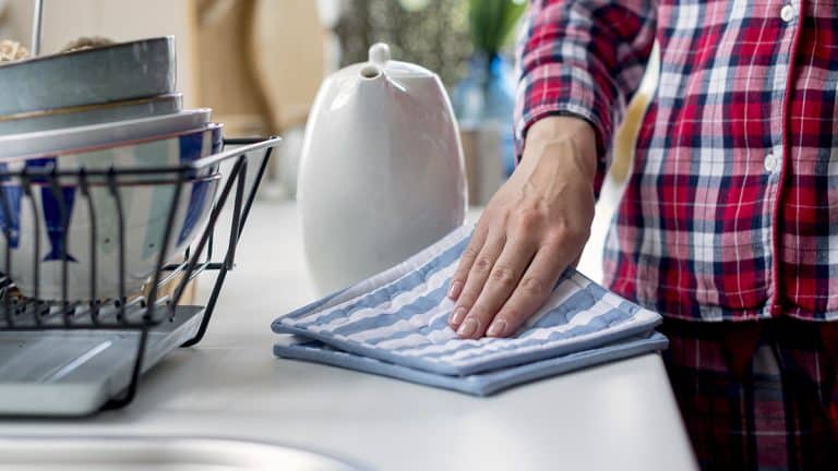 Découvrez comment garder votre maison étincelante avec un seul chiffon du début à la fin