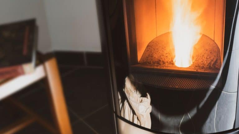 Les secrets pour chauffer efficacement votre maison avec un poêle à bois cet hiver